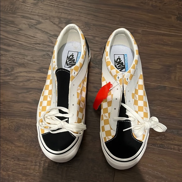 Vans Black and Yellow Sneakers Low-Top Style